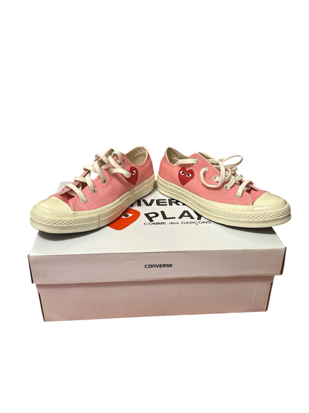 Comme des Garçons PLAY CONVERSE
 Pink Canvas Low-Top Sneakers with Red Heart